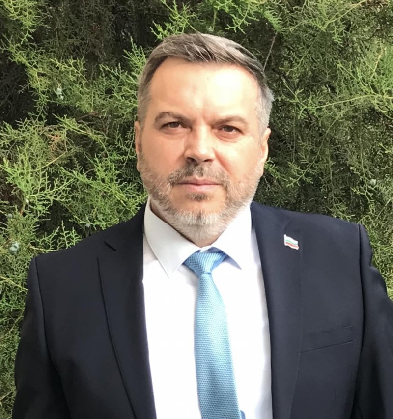 Господин Попов наричат Български гласъ партия на регионите и наистина