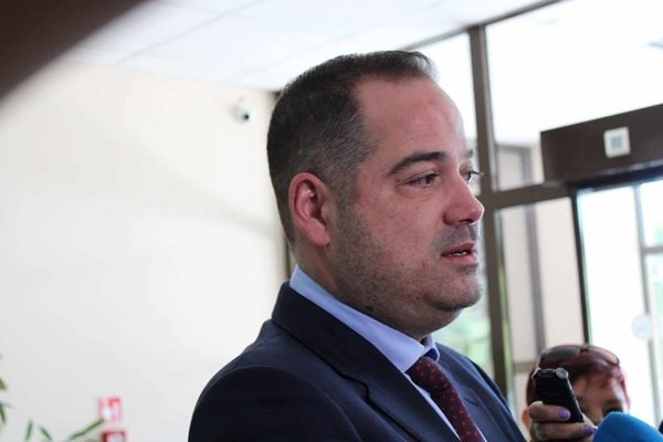 Вътрешният министър Калин Стоянов е разговарял с родителите на ранения