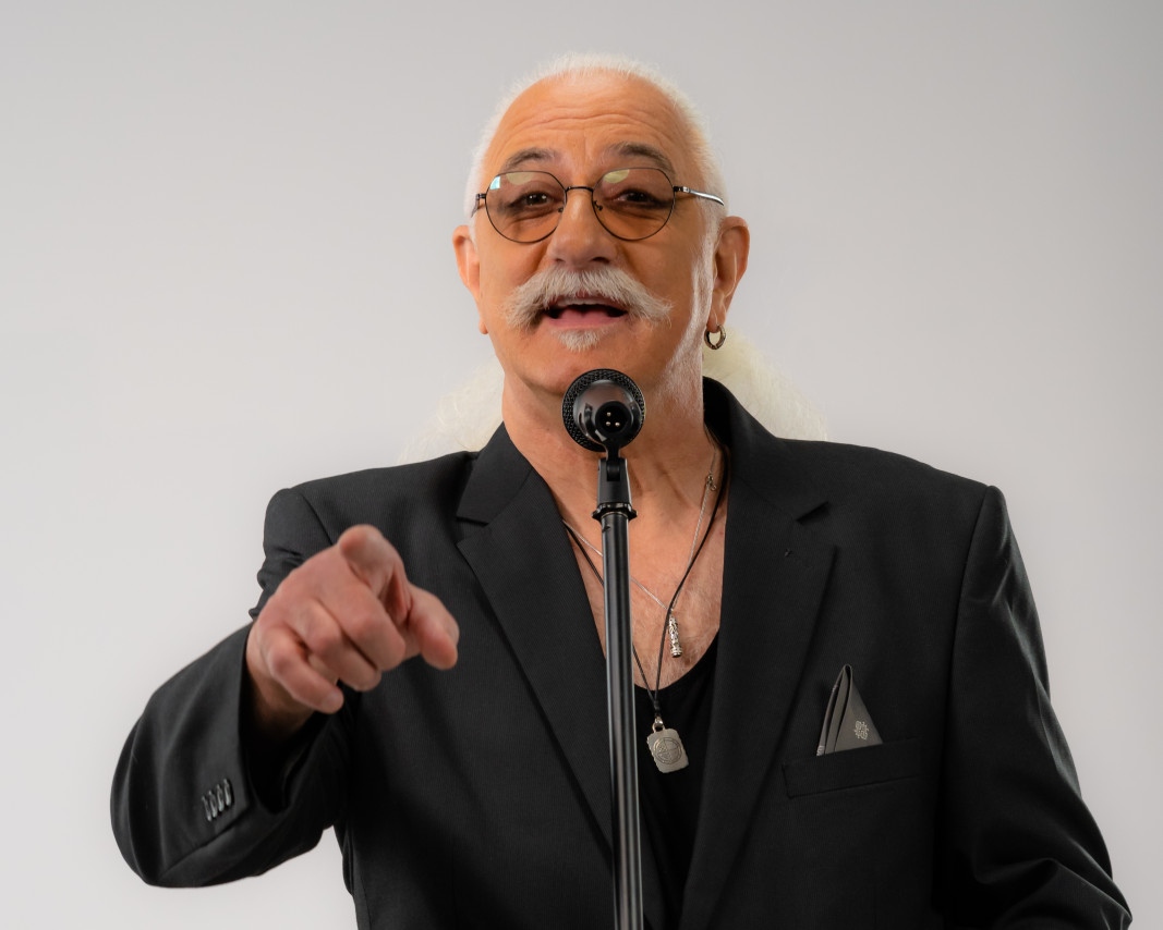 Музикантът Етиен Леви вероятно става депутат в 50 ото Народно събрание