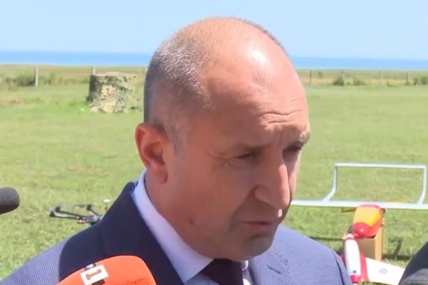 Едните лидери се скриха във фейсбук другите се разбягаха по