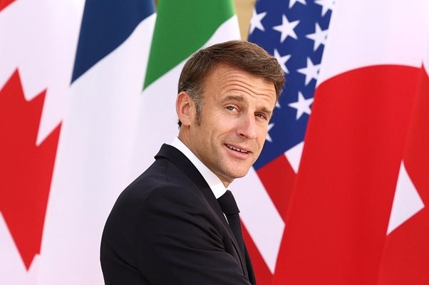 Едва 24 от французите казват че имат доверие на Еманюел