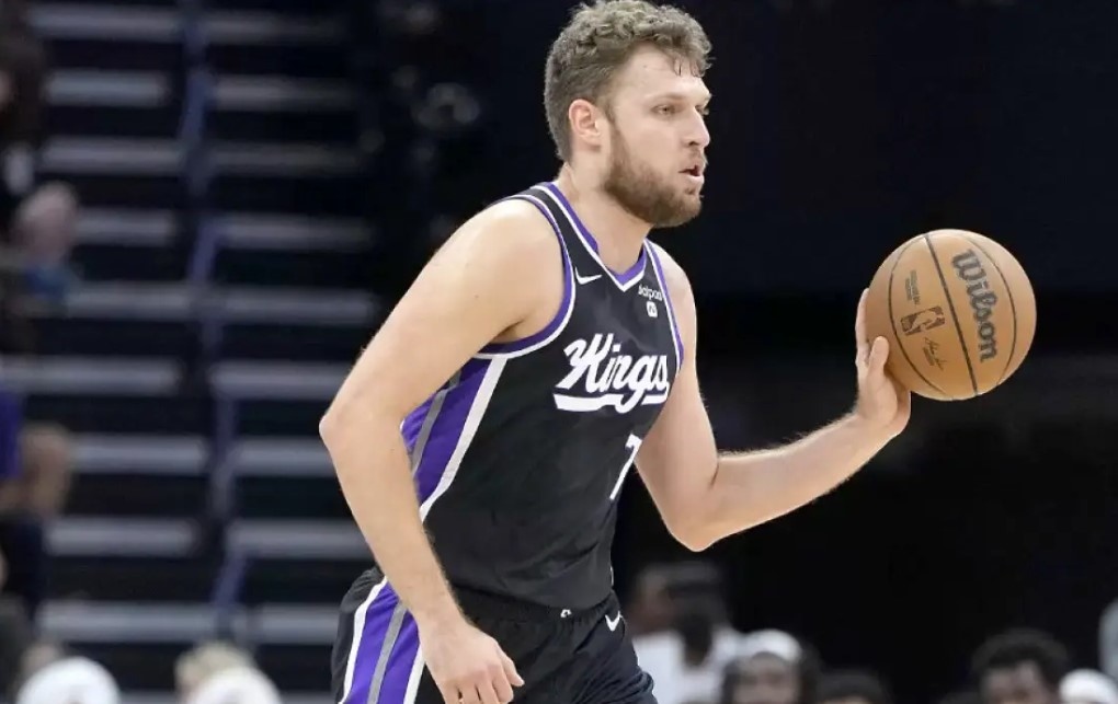 Сакраменто Кингс няма намерение да се раздели с българската баскетболна