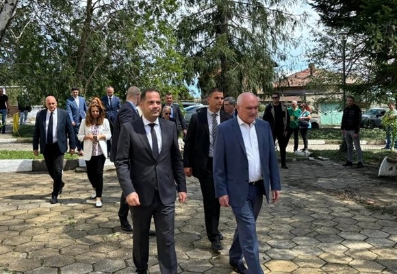 Правителствен оперативен щаб работи за преодоляване на последиците от градушките