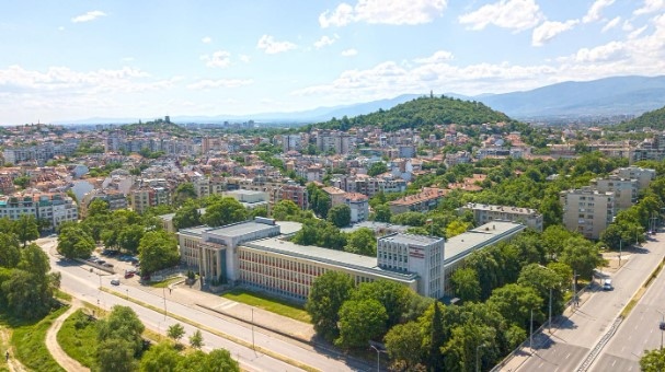 Ректорът на УХТ проф Галин Иванов ще даде символичен старт