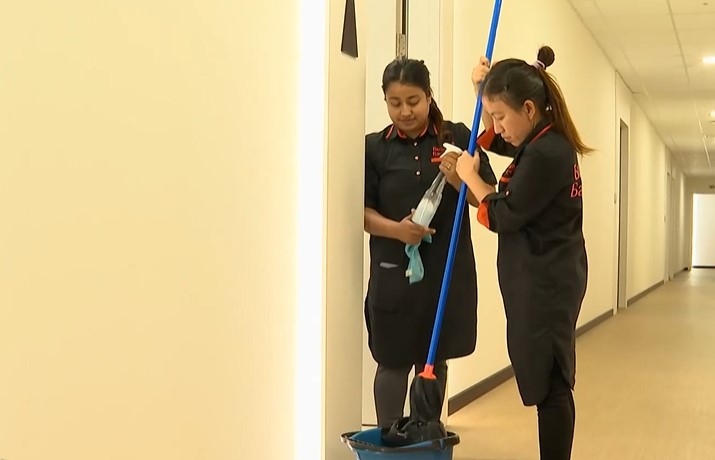 Над 5 000 непалци и индийци са с трудови договори