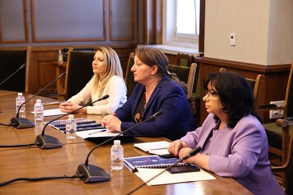 Срещата между ГЕРБ СДС и БСП за България не се състоя