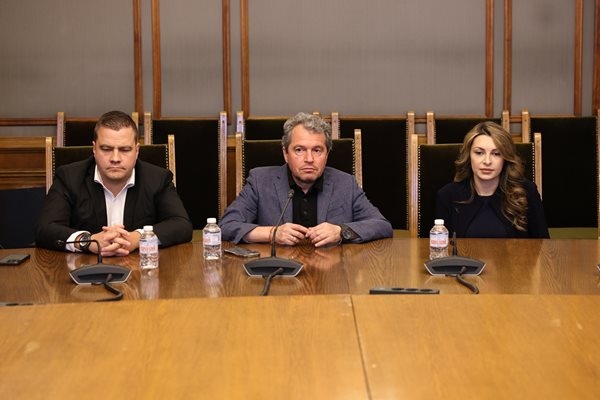 Започват преговорите на ГЕРБ СДС с партия Има такъв народ На