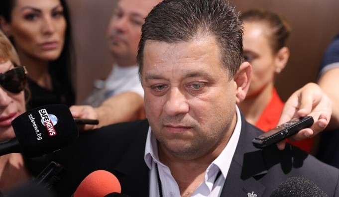 Николай Марков от Величие напусна пленарната зала без да положи