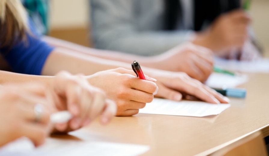 59 414 ученици се явяват днес на националното външно оценяване