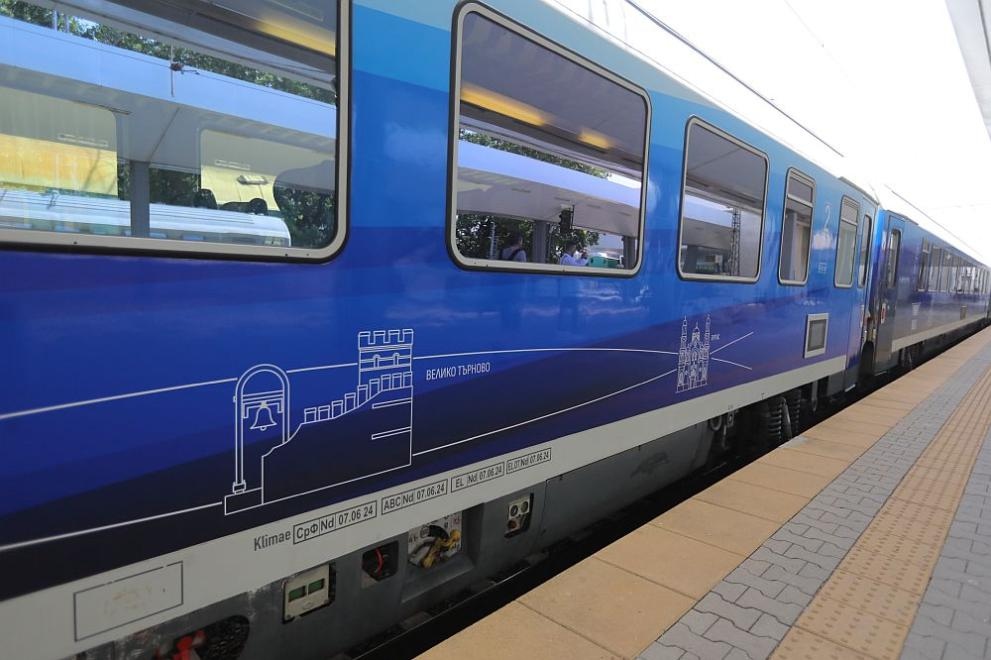 Първият влак с модернизирани немски вагони замина от Централна гара