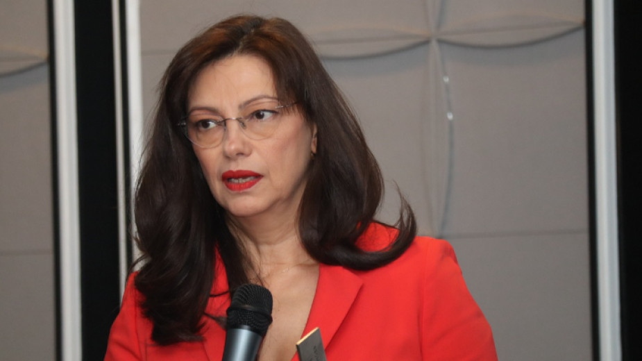 Коментара направи пред БНР журналистката Милена Милотинова автор и водещ