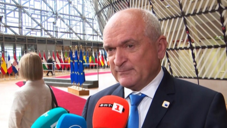 Премиерът Димитър Главчев изрази мнението че е най добре правителство да