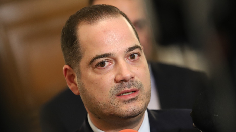 Служебният вътрешен министър Калин Стоянов обяви че когато не се