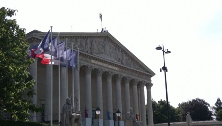 Франция се готви за  – днес там е ден за размисъл