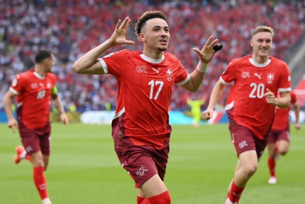 Швейцария елиминира Италия с 2 0 в двубой от 1 8 финалната фаза на UEFA