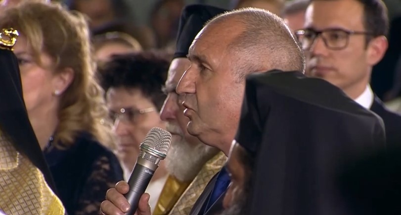 Този избор идва в момента на изпитания и смут за