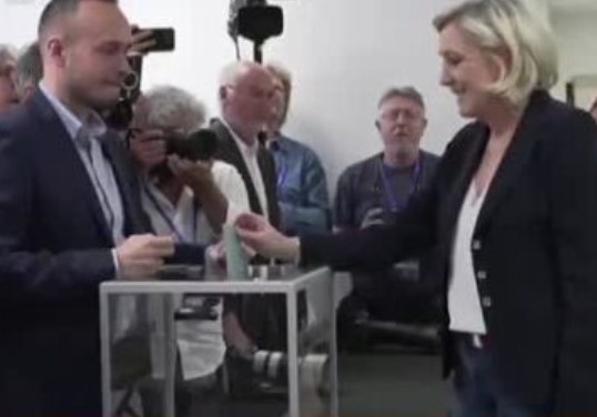 Първи тур на историческите предсрочни избори във Франция Данните потвърждават