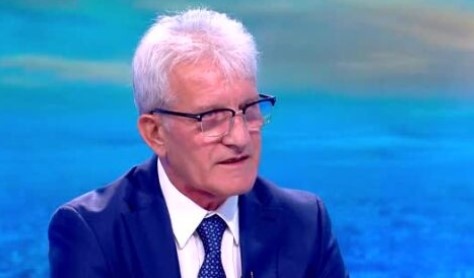 Парламентарната група на ДПС в момента решава как ще гласува