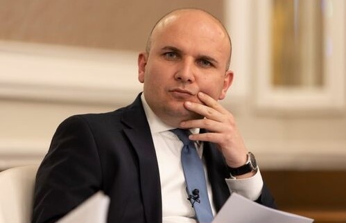 Лидер се следва написа в личния си профил във Facebook