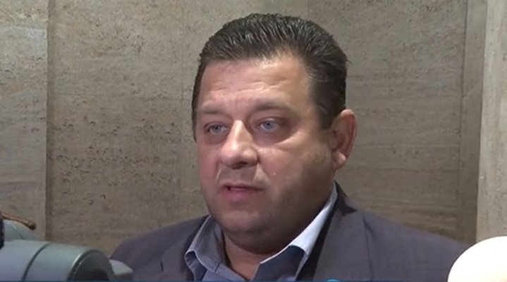 Разломът с Ивелин Михайлов б р настана когато заключи депутати