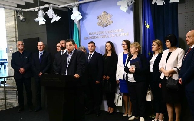 6 депутати напускат парламентарната група на Величие и тя се
