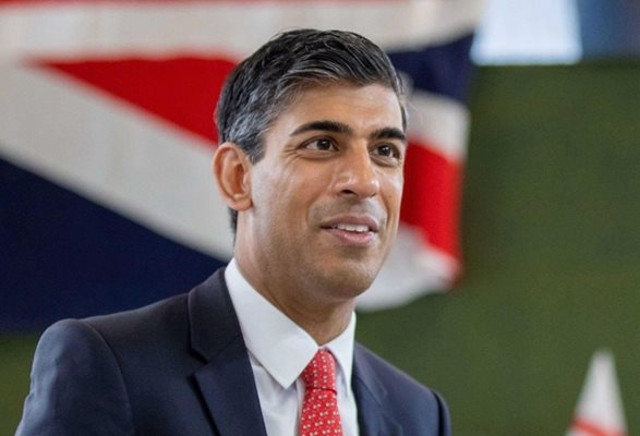 Британският премиер Риши Сунак подаде оставка прадеде Скайнюз Говорейки пред резиденцията