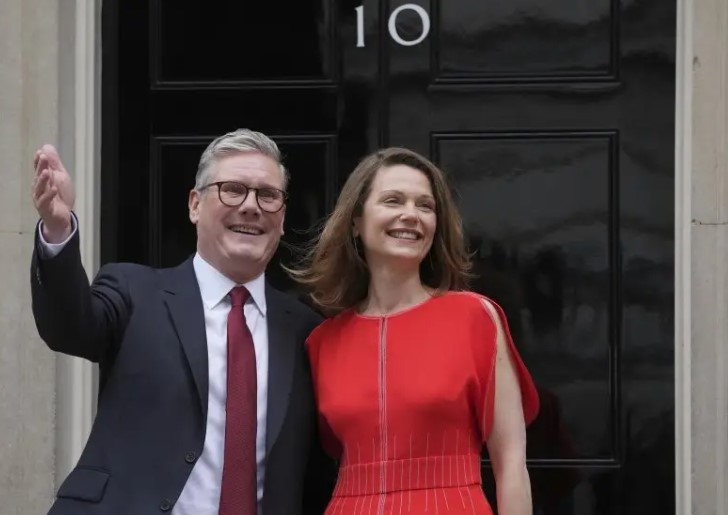 Лидерът на Лейбъристката партия Киър Стармър официално беше посочен за