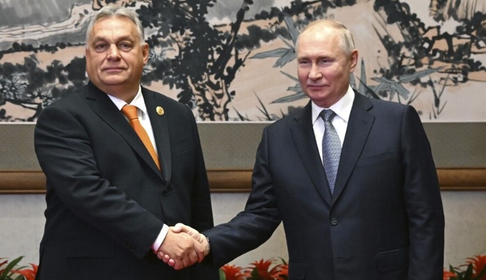 Руският президент Владимир Путин каза днес на унгарския премиер Виктор