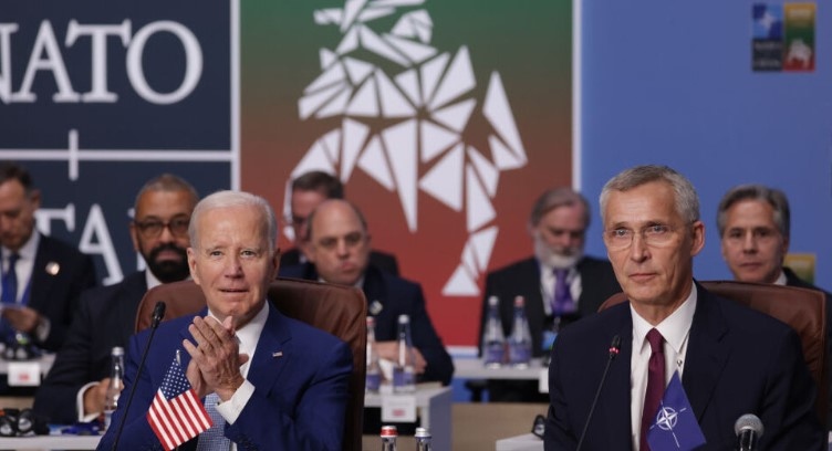 Ръководителят на НАТО Йенс Столтенберг избегна въпросите за състоянието на