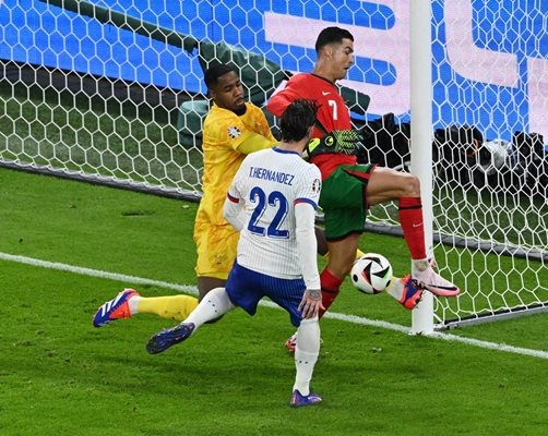 Франция победи с 5 4 дузпи след 0 0 в редовното време