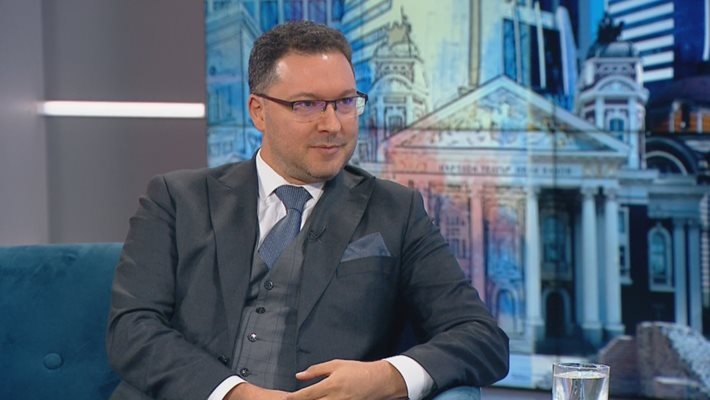 Очевидно има синхрон между ПП ДБ и Възраждане коментира Даниел Митов