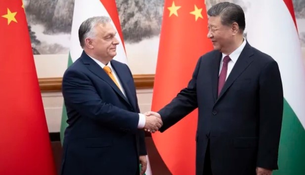 Китайският президент Си Дзинпин прие днес в резиденцията си унгарския