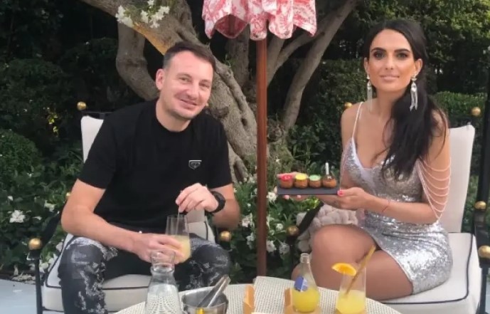 Борислав Димитров познат в интернет като Боби Манекена отпразнува своя