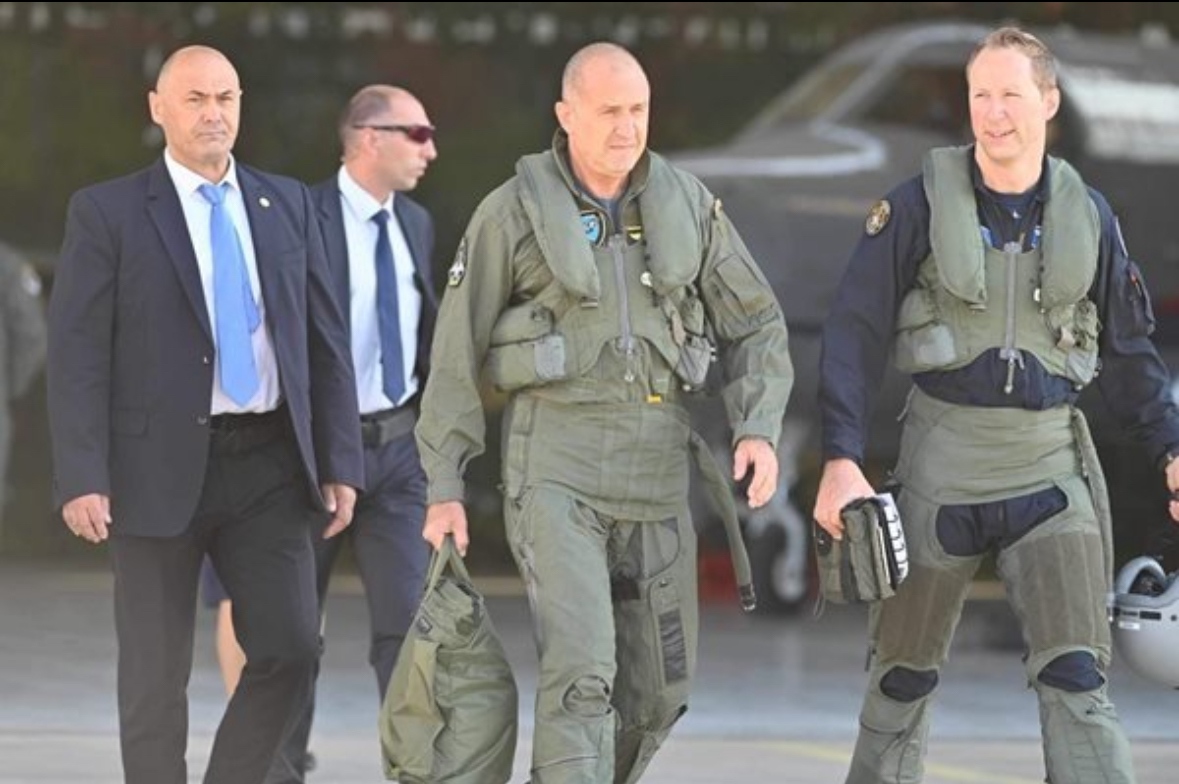 Над София в следващия час ще лети президентът Румен Радев Върховният