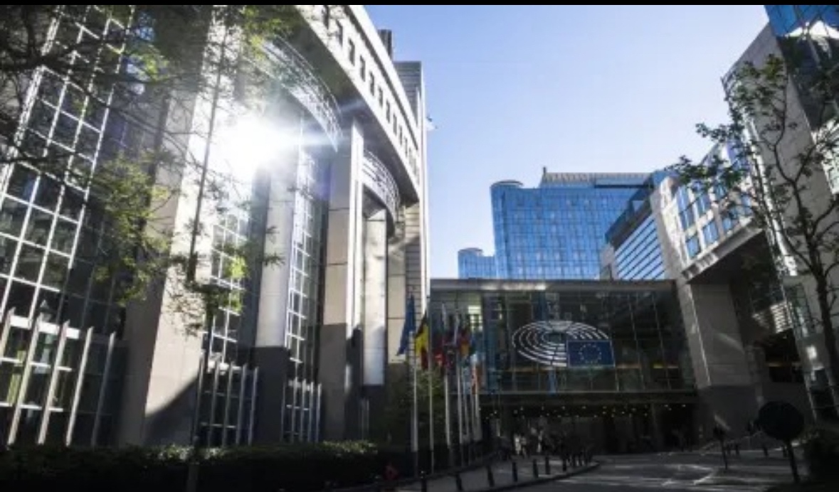 Новоизбраните евродепутати започнаха днес работа в Страсбург като първата точка