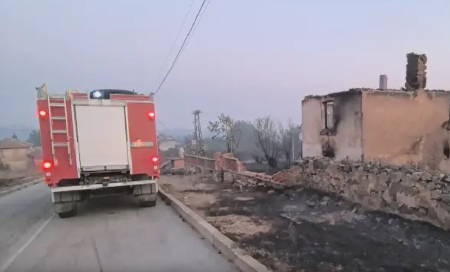 Пети ден продължава борбата с пожара край село Воден Към