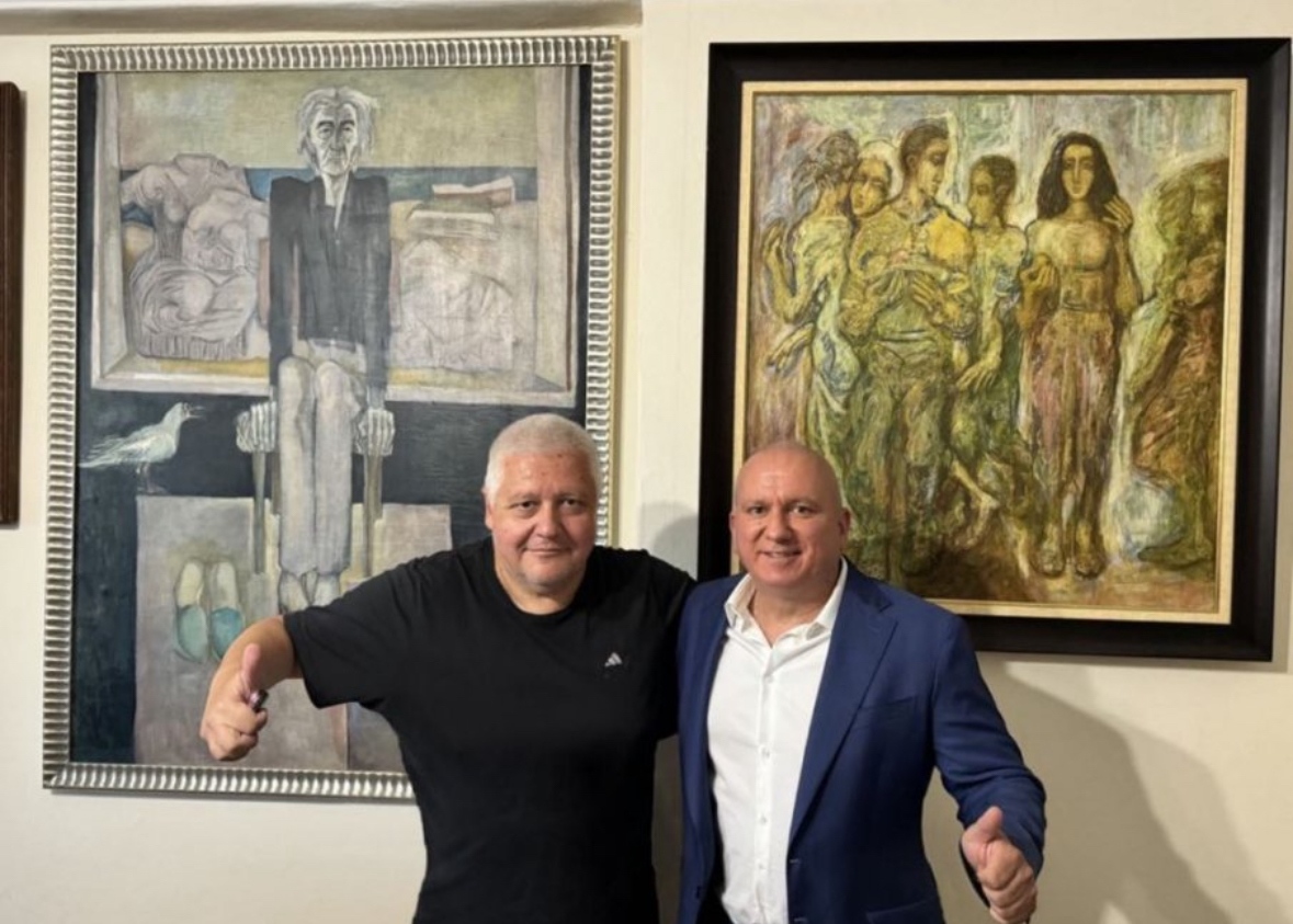 Групата поддържа над 20 сайта у нас и в чужбина