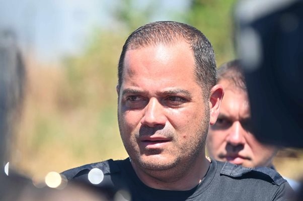 Работи се по всички версии за взривовете в складове за