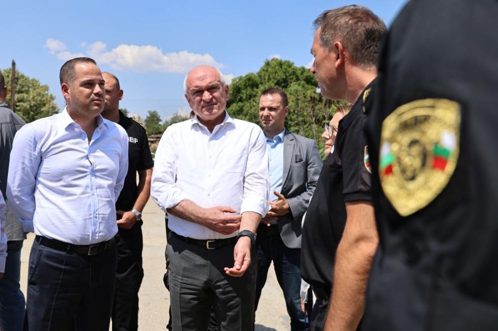 Пожарът на българо гръцката граница е навлязъл на 50 метра у