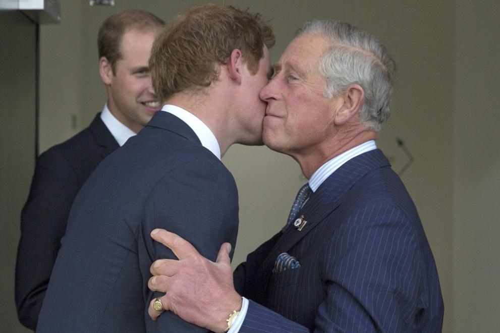 Крал Чарлз III е спрял да отговаря на телефонните обаждания