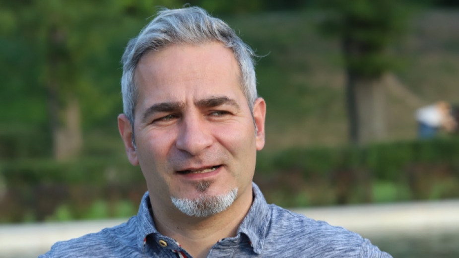 Партиите са се превърнали в мантии на трима четирима души без