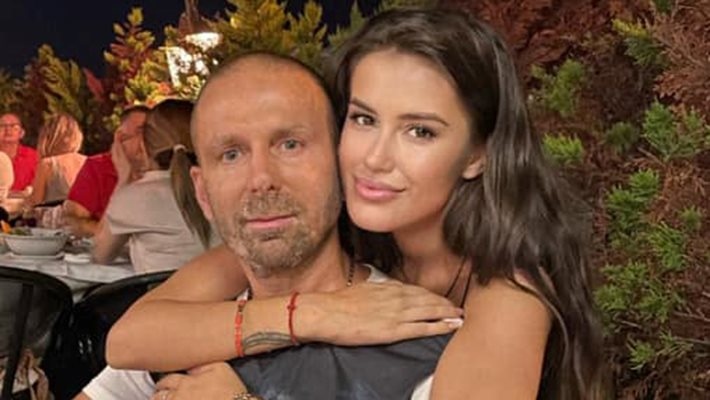 Щерката на Мартин Божанов – Мия пише в памет на