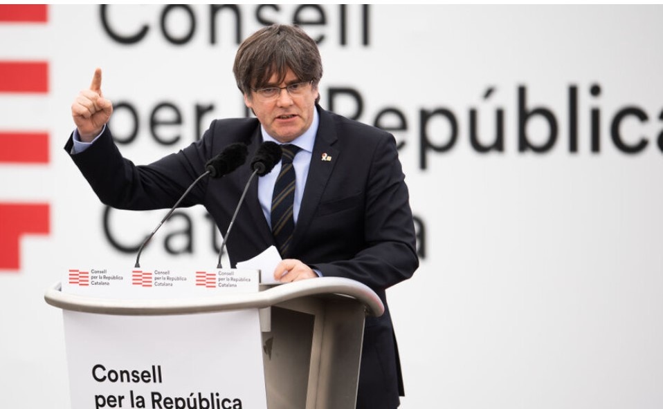 Издирваният от испанските власти Карлес Пучдемон е напуснал страната Това