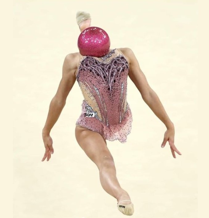 Изпълнението на италианката София Рафаели с топка на Олимпиадата в