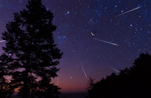 Метеорният поток Персеиди ще озари небето със стотици падащи звезди