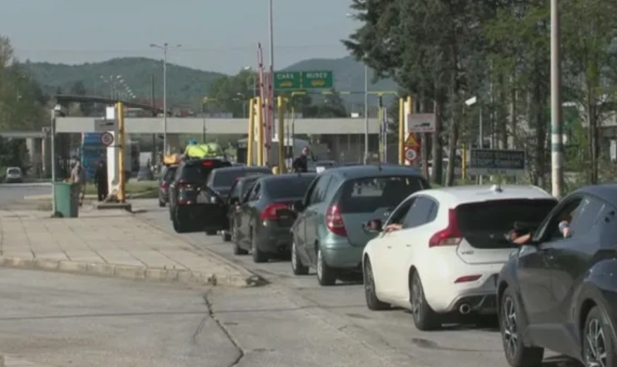 Интензивен е трафикът на граничен пункт Кулата Колоната от автомобили
