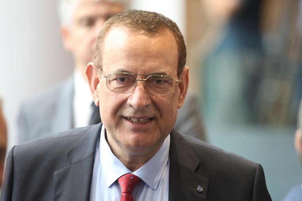 Джевдет Чакъров направил опит да прехвърли марката ДПС на почетният