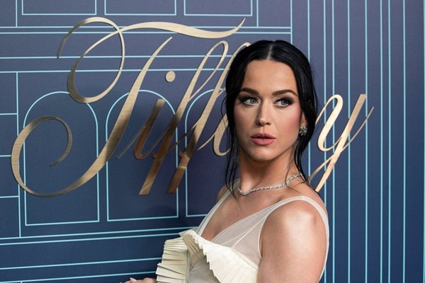 Властите в Испания разследват певицата Кейти Пери за предполагаемо заснемане