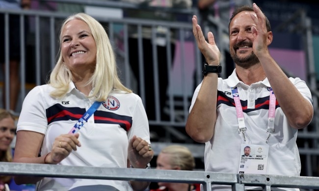 Двайсет и седем годишният син на 50 годишната съпруга на норвежкия