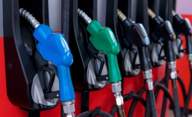 В разгара на лятото цените на горивата вървят надолу Това
